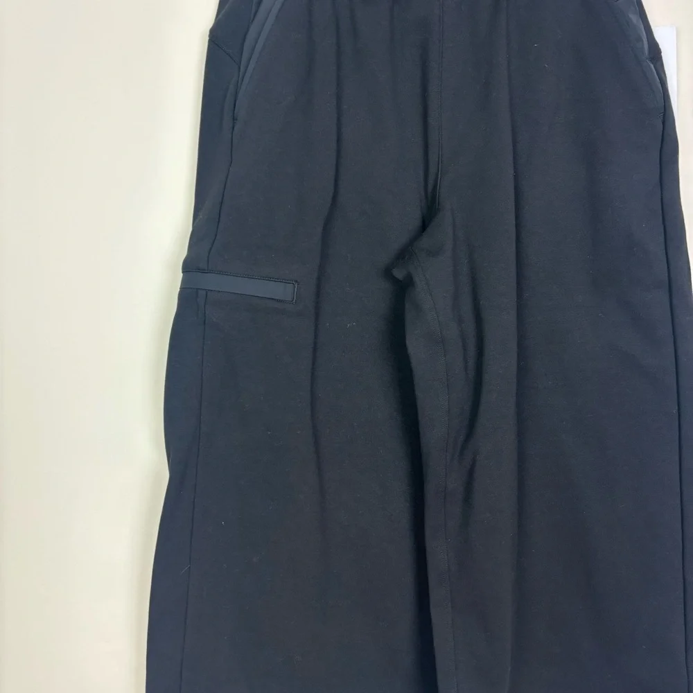 Athleta Triumph Hybrid Wide Crop Pant
